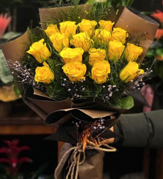 Sarı ve diğer renkli güller