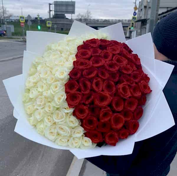 Kırmızı beyaz 101 gül buketi