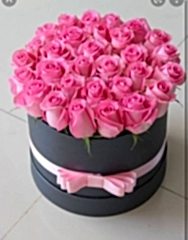 Kutuda pembe güller